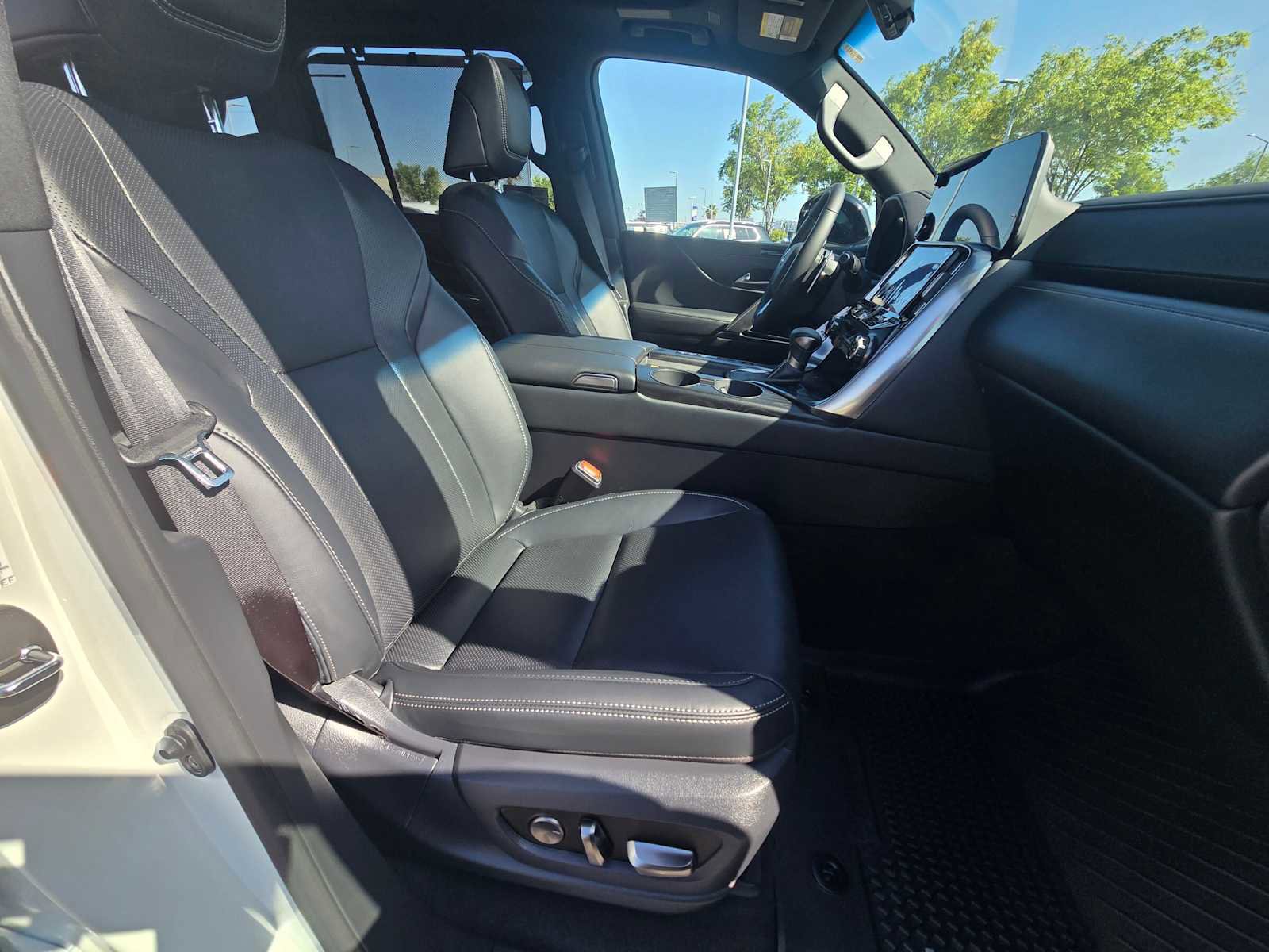 New 2026 Lexus LX 600 4WD w/ Luxury Package image 10