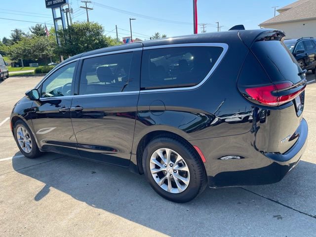 Used 2026 Chrysler Pacifica Limited FWD image 4