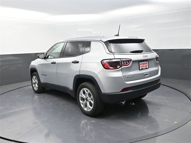 Used 2025 Jeep Compass Sport image 5