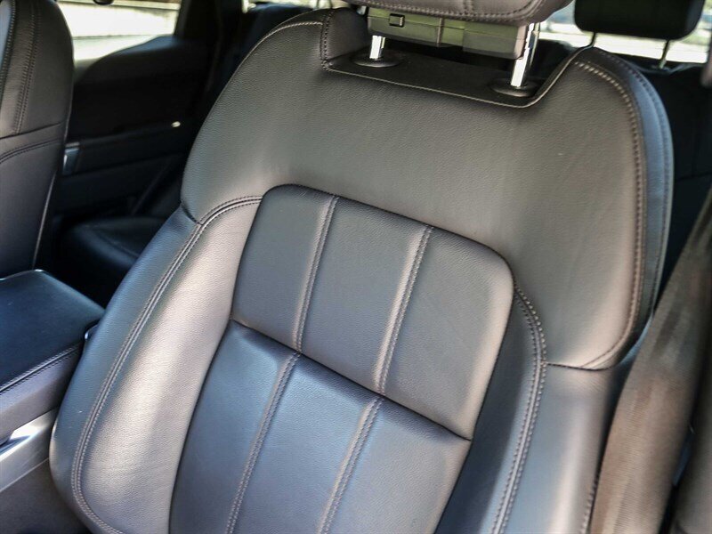 Used 2019 Land Rover Range Rover Sport SE AWD/4WD image 26