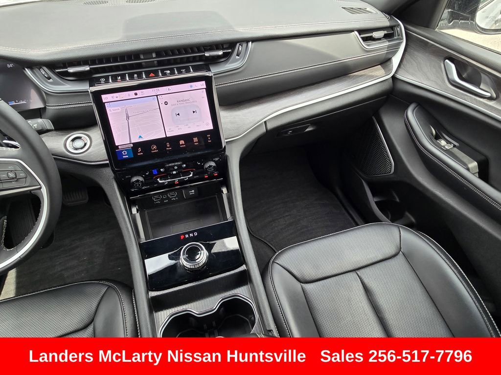 Used 2024 Jeep Grand Cherokee Limited w/ Luxury Tech Group II RWD image 16