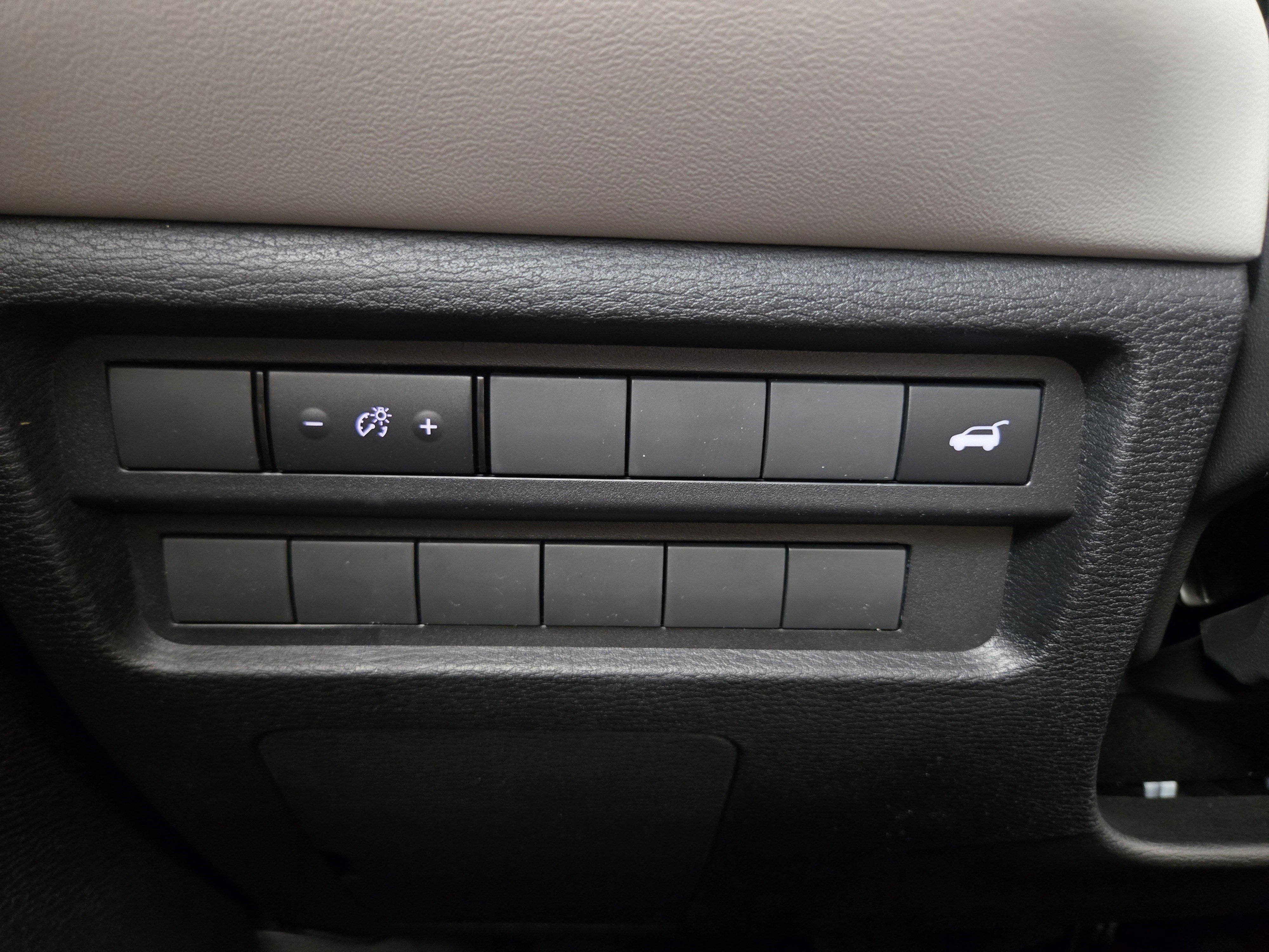 New 2025 Mitsubishi Outlander SE image 30