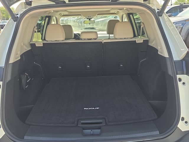 Certified 2023 Nissan Rogue SV w/ SV Premium B Package FWD image 10