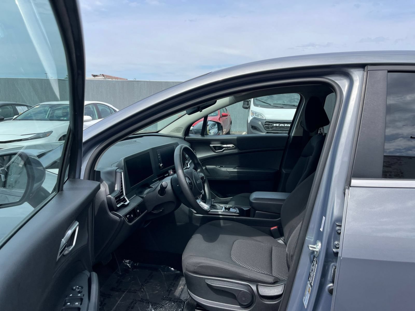 Used 2025 Kia Sportage LX FWD image 21