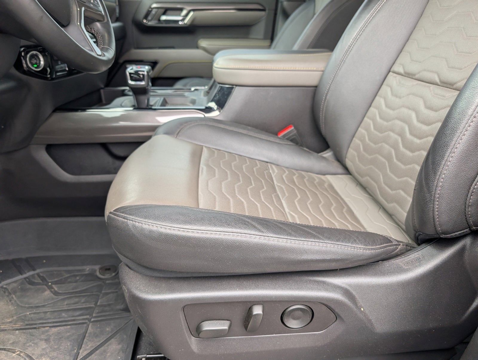 Used 2023 Chevrolet Silverado 1500 ZR2 w/ Technology Package image 8