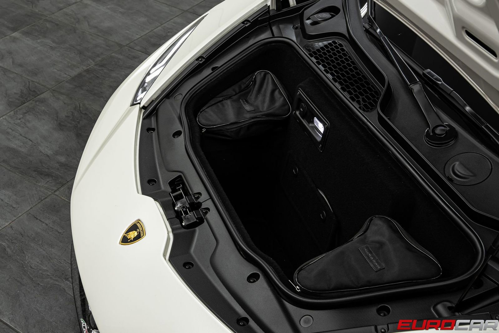 Used 2018 Lamborghini Huracan Performante AWD/4WD image 10
