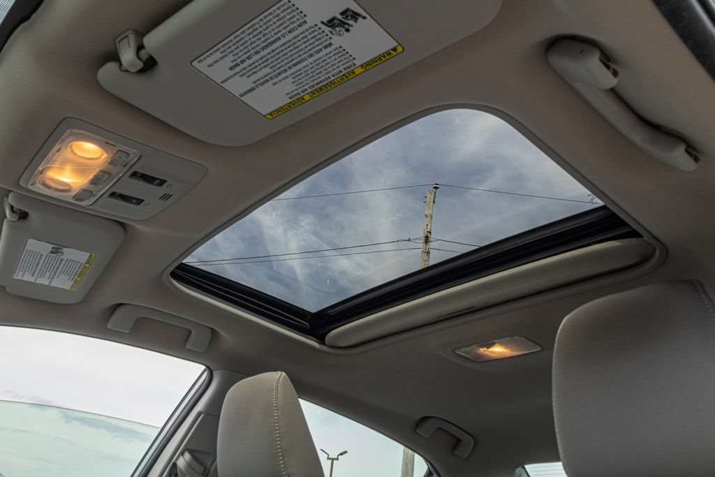 Used 2015 Toyota Corolla LE FWD image 16
