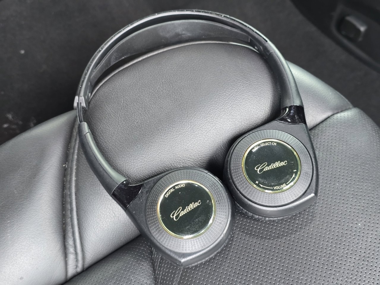 Used 2019 Cadillac Escalade Premium Luxury image 14