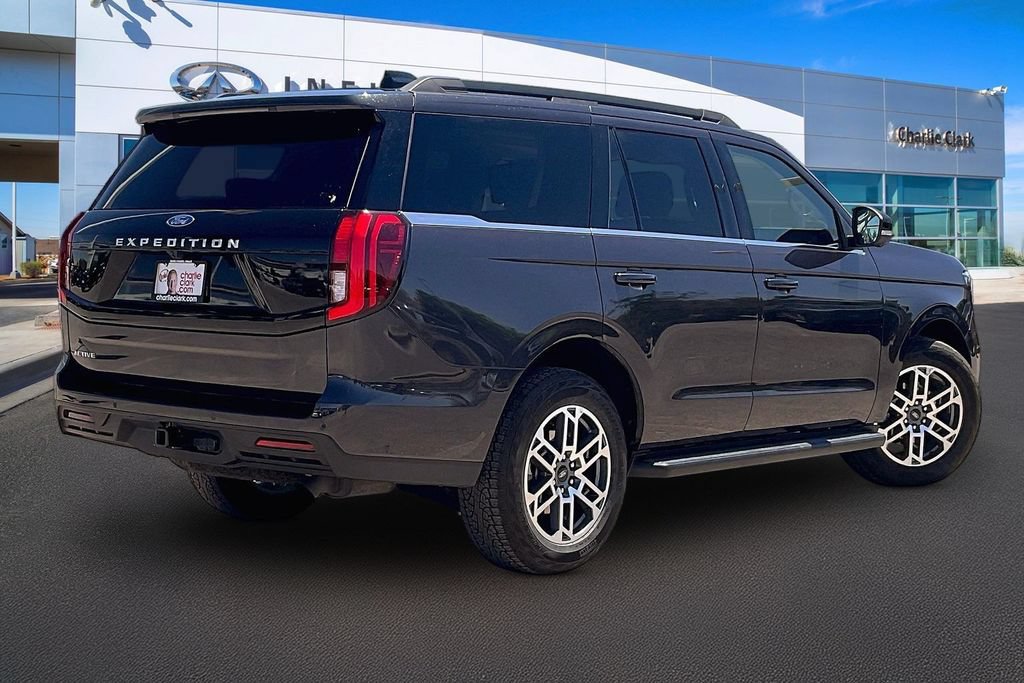 Used 2025 Ford Expedition Active AWD/4WD image 2