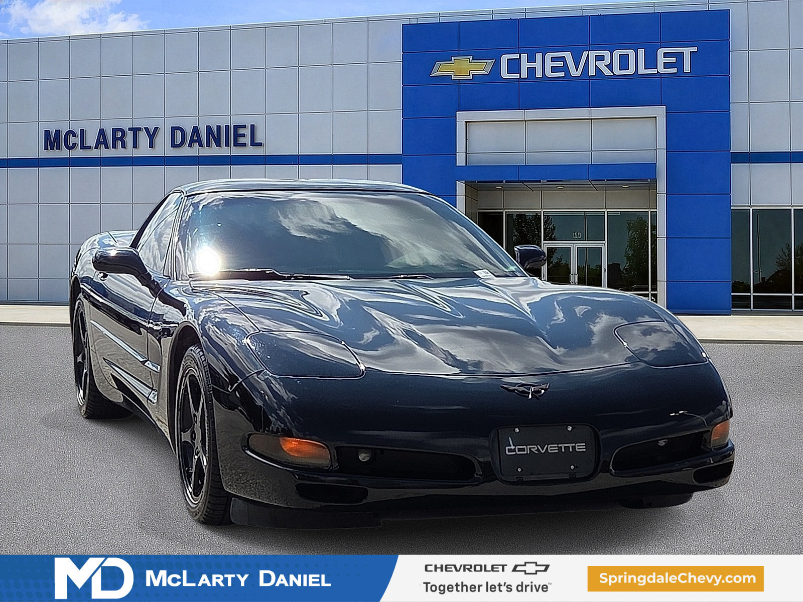 Used 2002 Chevrolet Corvette Coupe w/ Preferred Equipment Group2 RWD image 1