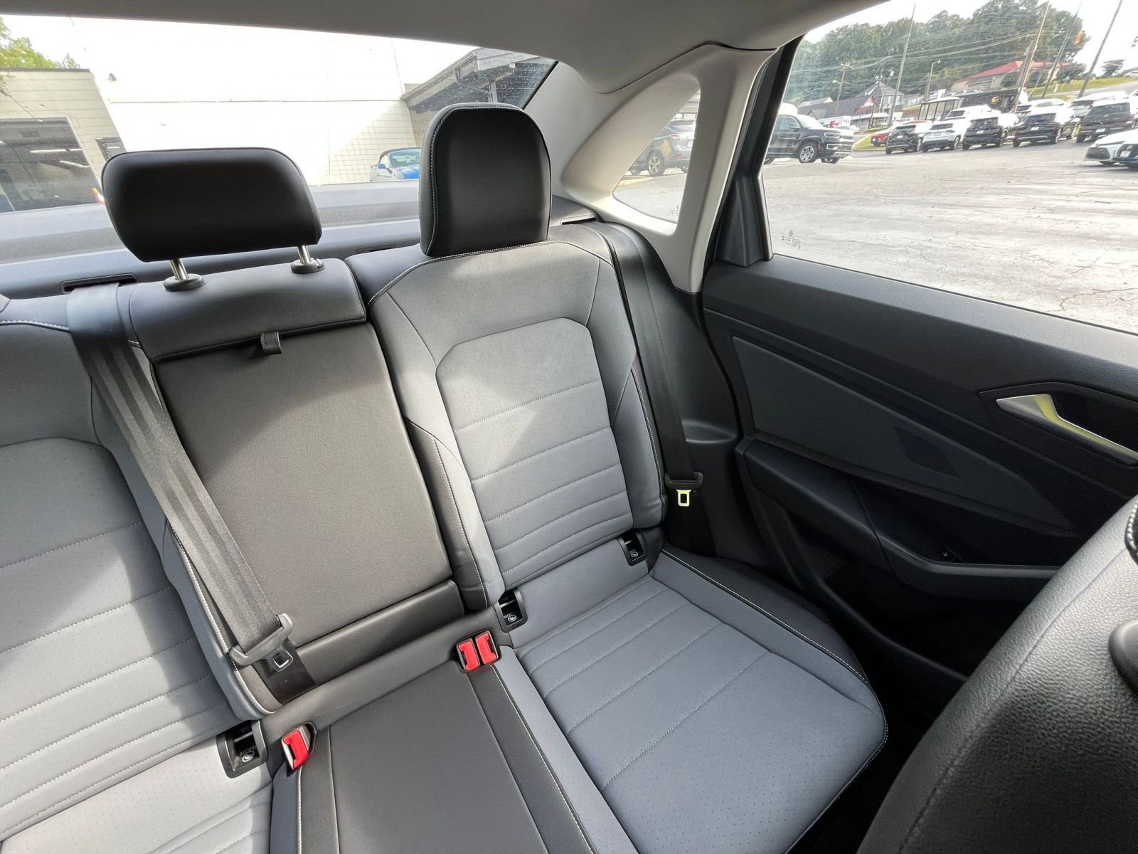 Used 2025 Volkswagen Jetta SE image 38