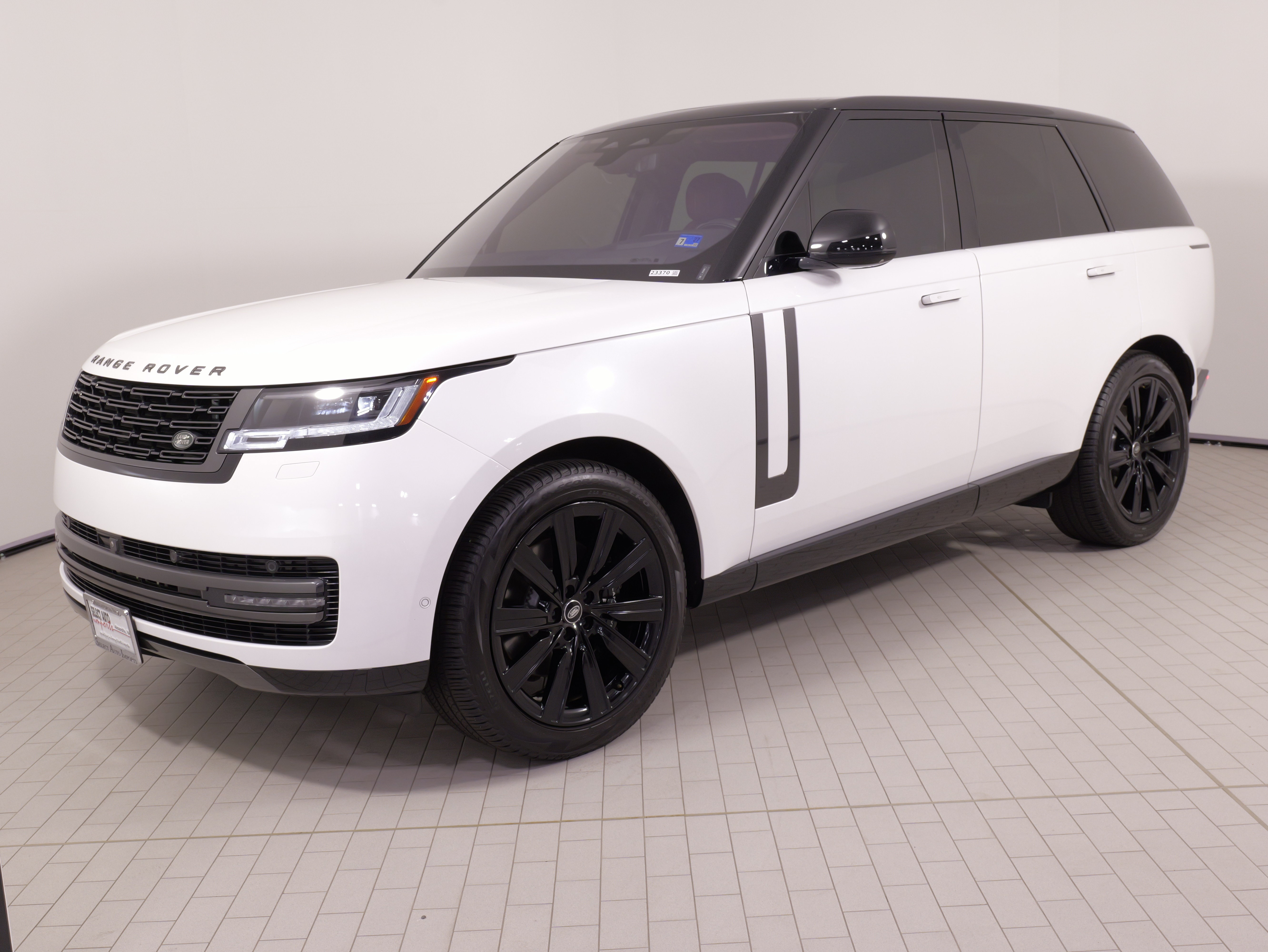 Used 2023 Land Rover Range Rover SE AWD/4WD image 4