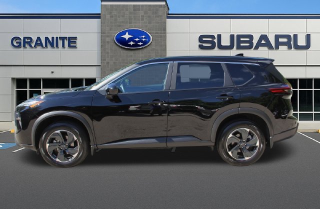 Used 2025 Nissan Rogue SV AWD/4WD image 6