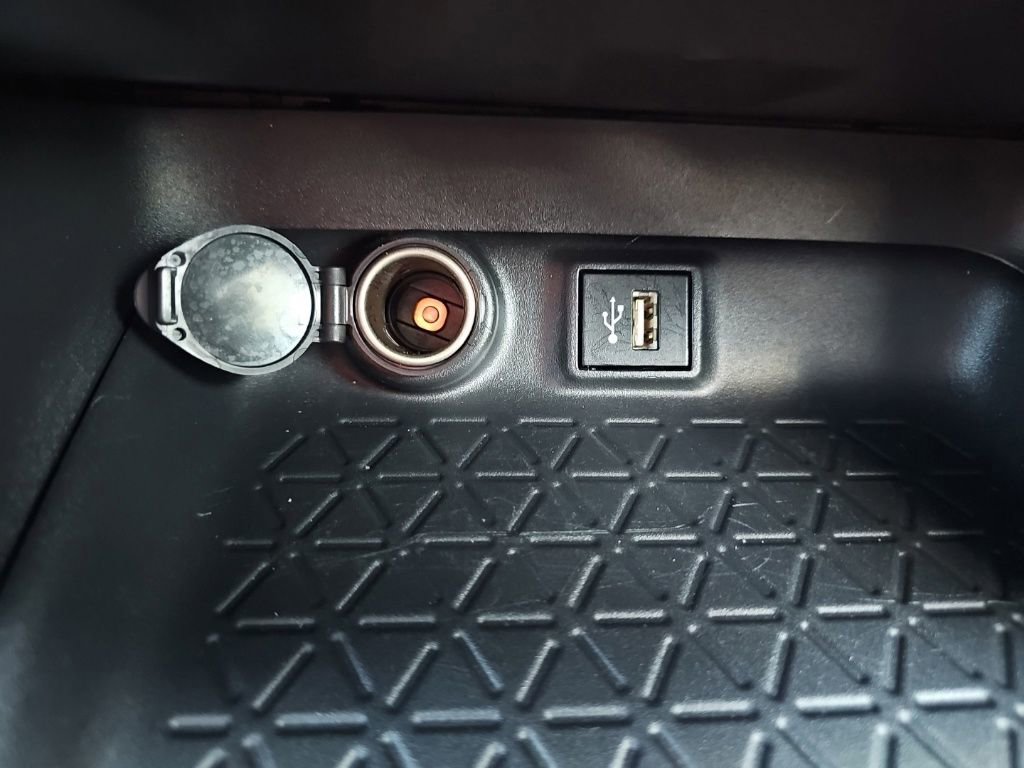 Used 2025 Toyota RAV4 XLE w/ Convenience Package FWD image 26