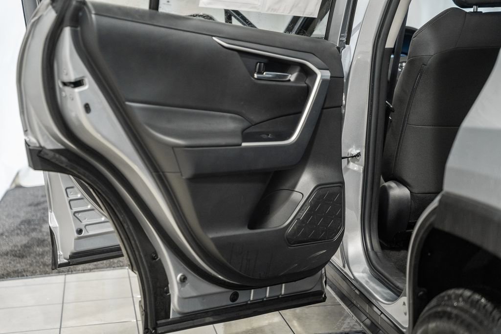 Used 2025 Toyota RAV4 XLE image 37