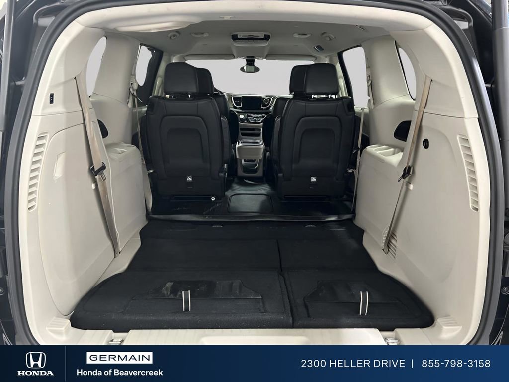 Used 2017 Chrysler Pacifica Touring-L image 10