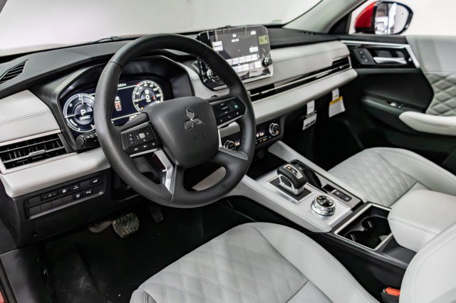 New 2025 Mitsubishi Outlander SEL image 7