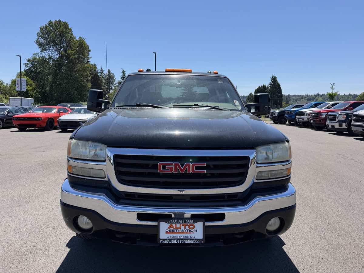 Used 2005 GMC Sierra 3500 SLT w/ Heavy-Duty Power Package AWD/4WD image 3