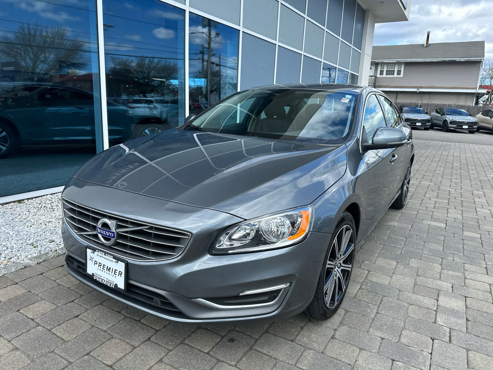 Used 2018 Volvo S60 T5 Inscription image 3