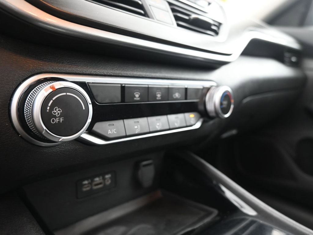 Used 2024 Nissan Altima 2.5 SV FWD image 33