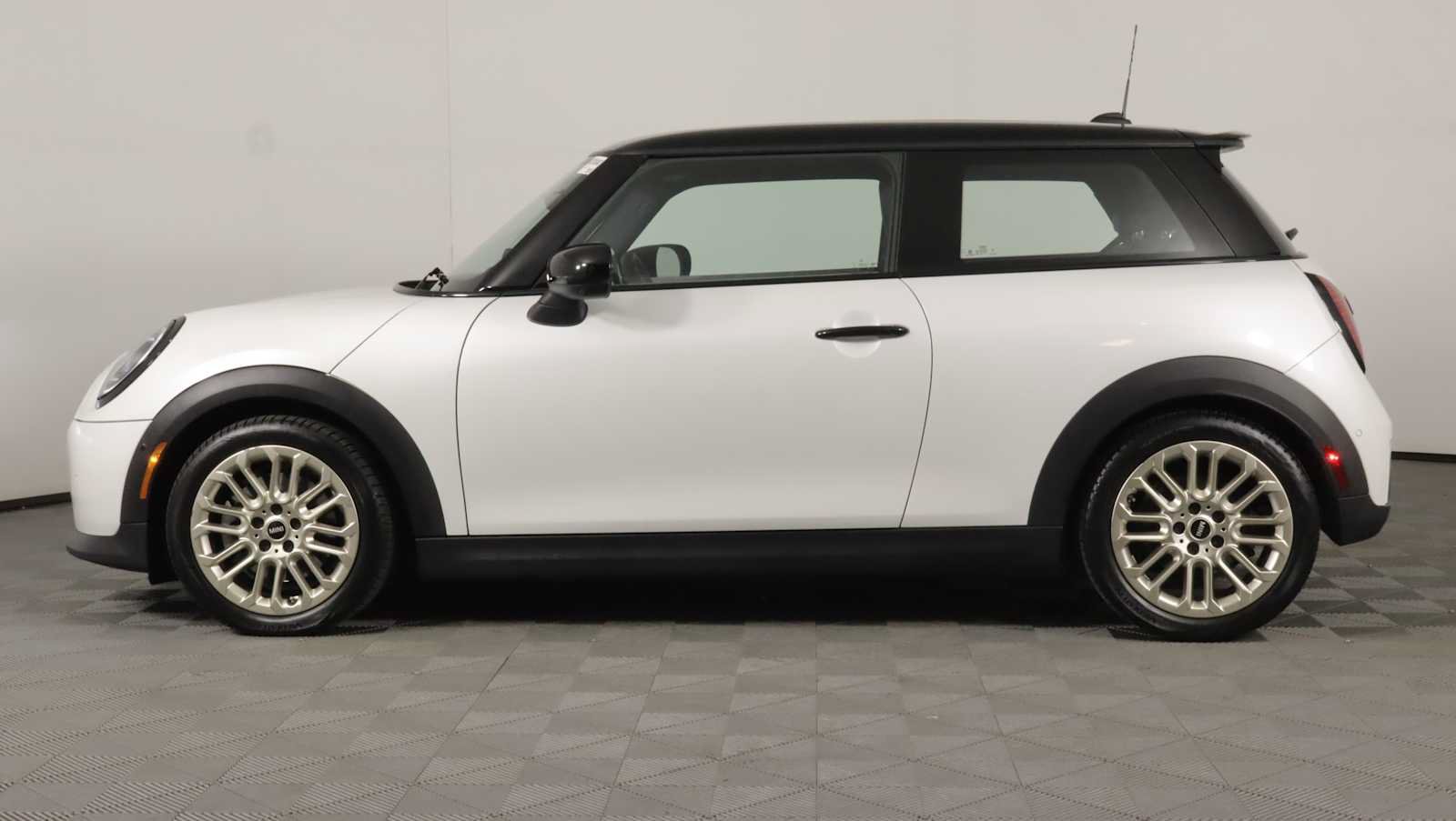 Used 2025 MINI Cooper S FWD image 4
