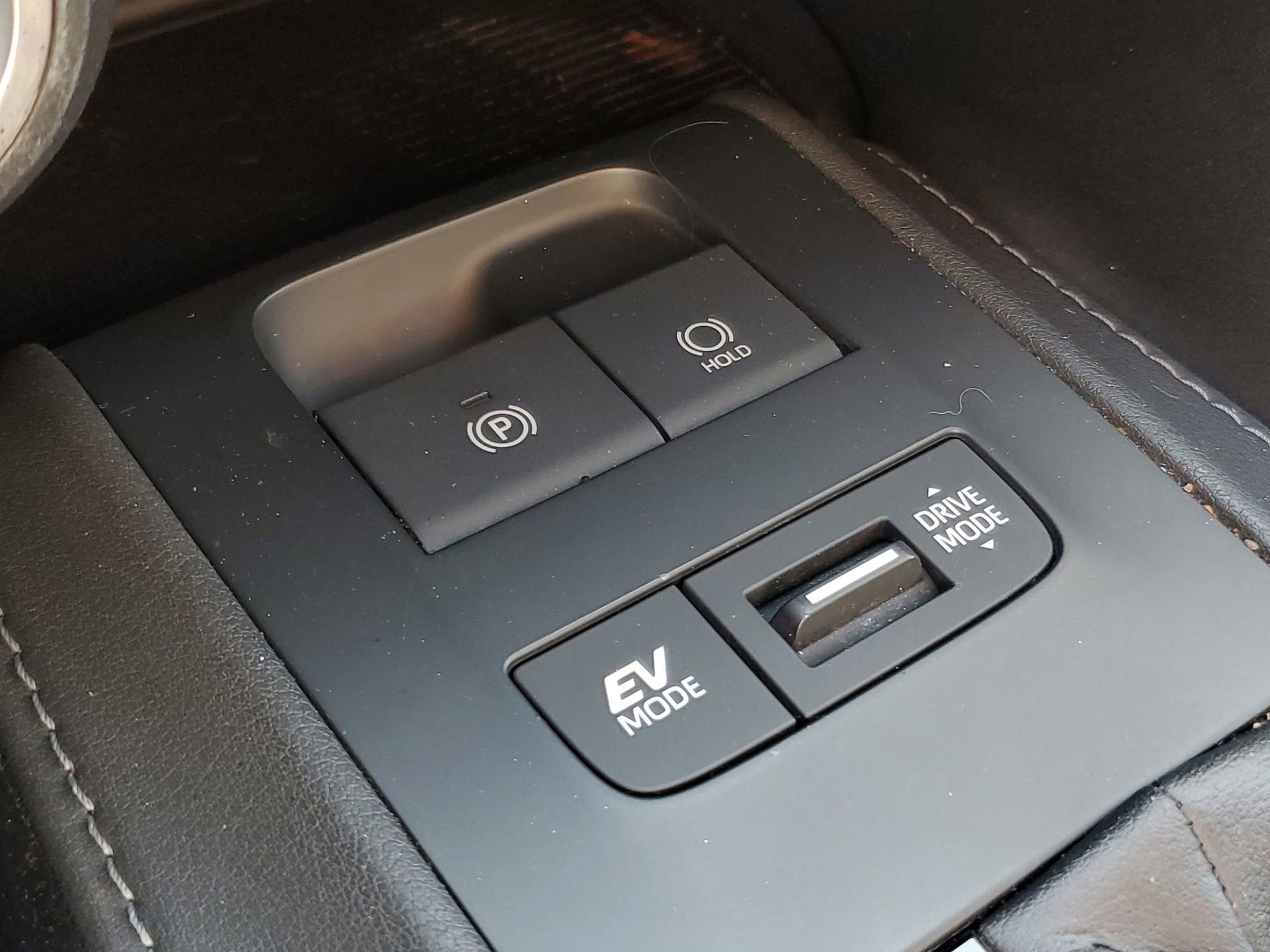 Used 2021 Toyota Venza LE image 30