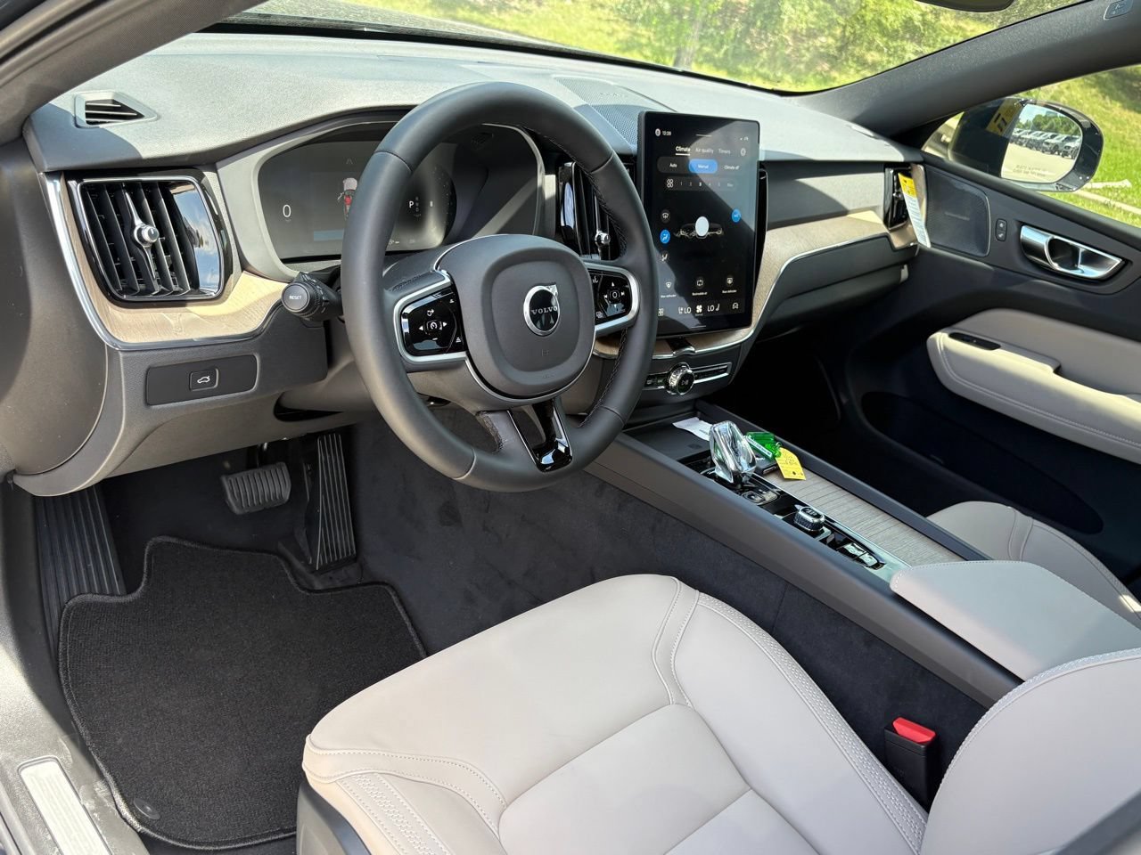 New 2026 Volvo XC60 B5 Plus w/ Protection Package Premier AWD/4WD image 13