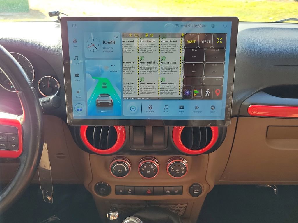 Used 2013 Jeep Wrangler Sahara w/ Connectivity Group AWD/4WD image 13