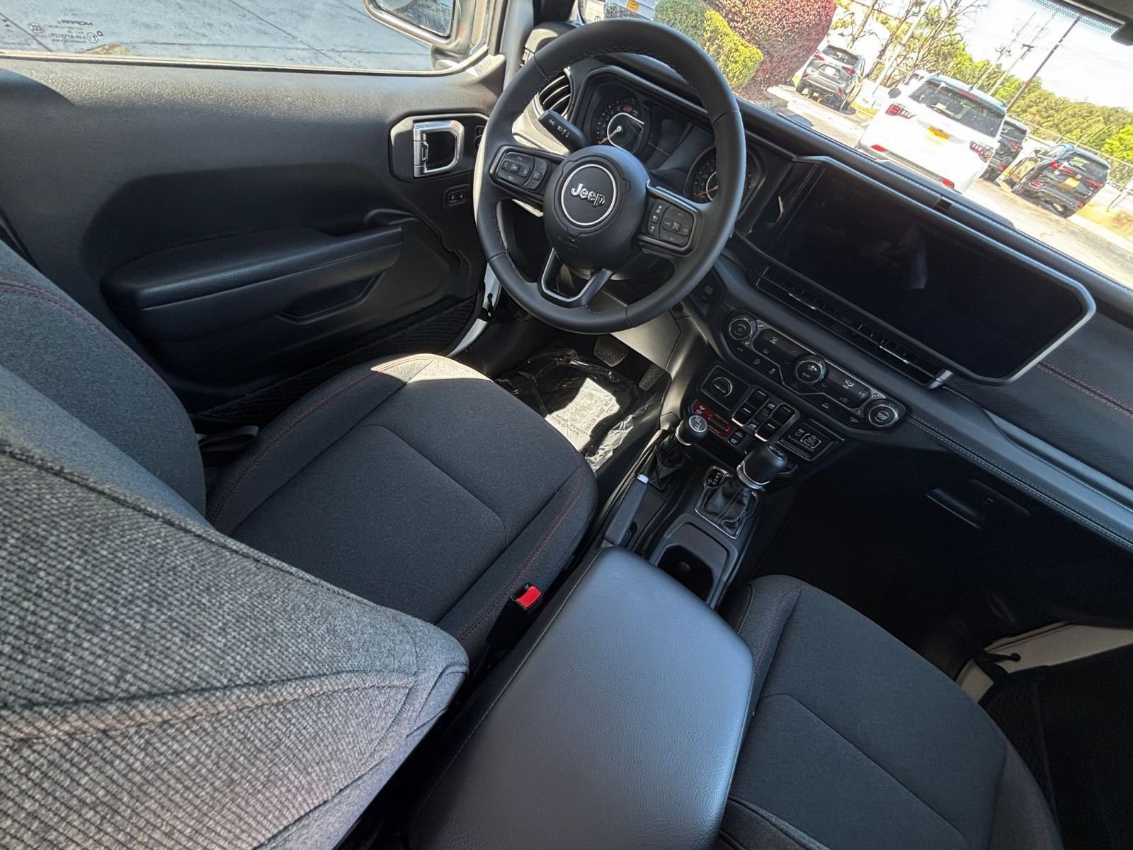 Used 2025 Jeep Wrangler Unlimited Rubicon AWD/4WD image 33