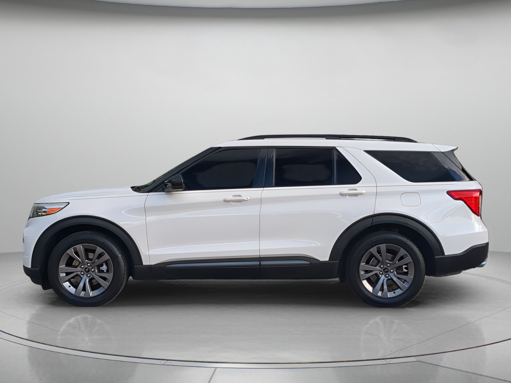 Certified 2022 Ford Explorer XLT w/ Equipment Group 202A RWD image 43