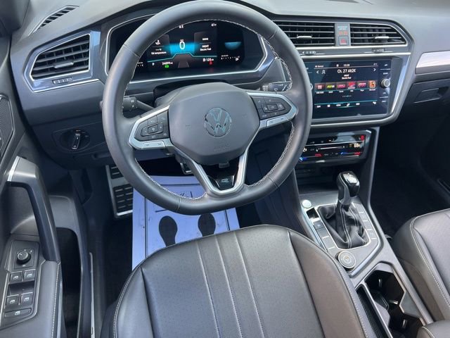 Certified 2023 Volkswagen Tiguan SE R-Line image 40