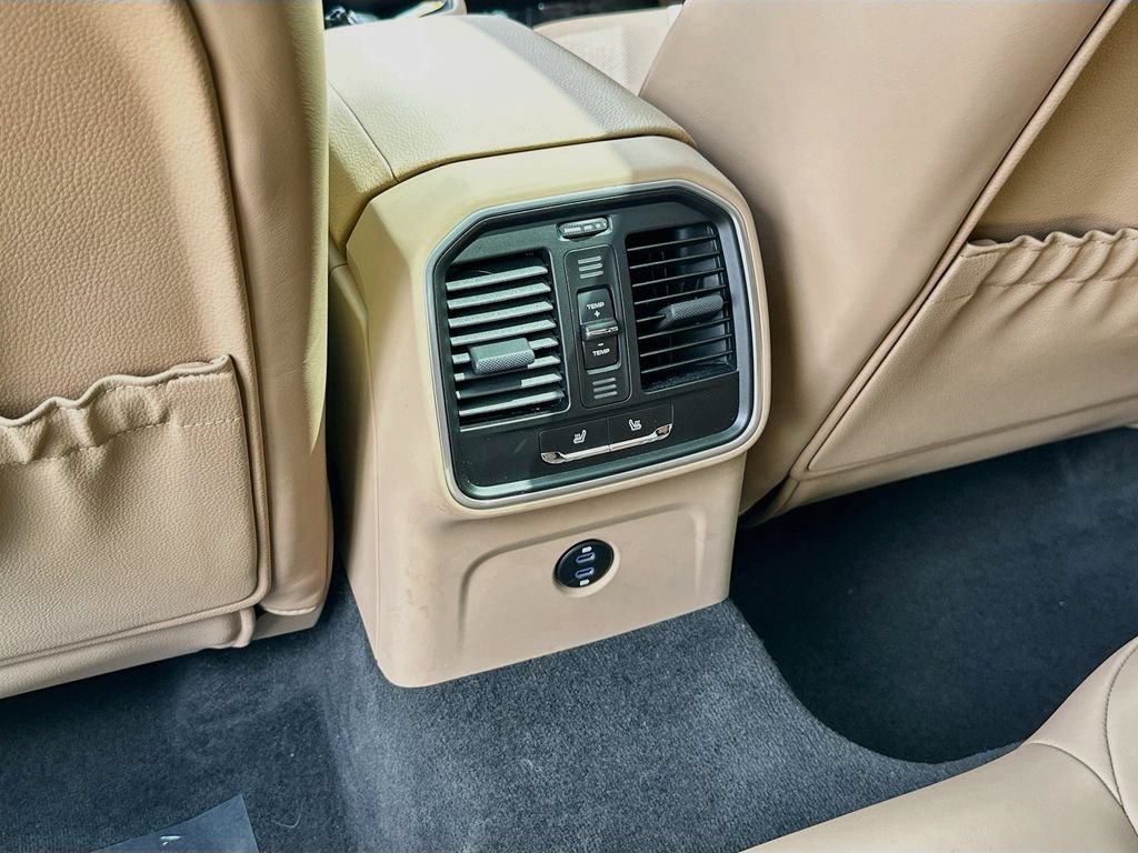 Certified 2026 Porsche Macan AWD/4WD image 27