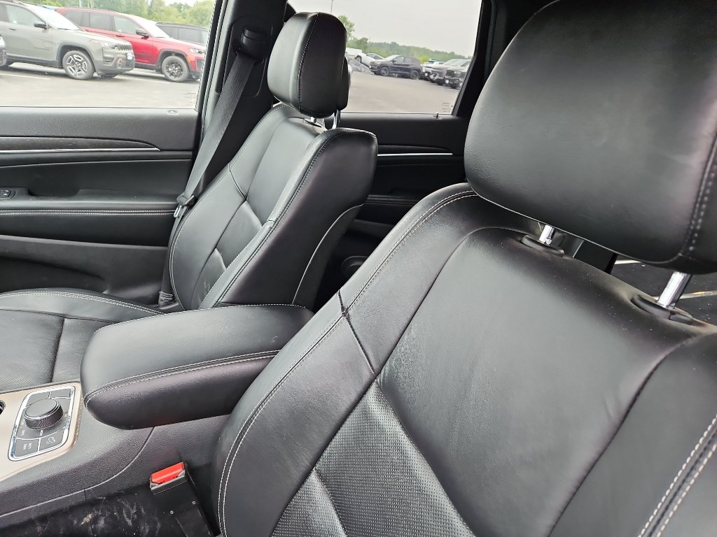 Used 2017 Jeep Grand Cherokee Limited w/ Luxury Group II AWD/4WD image 8