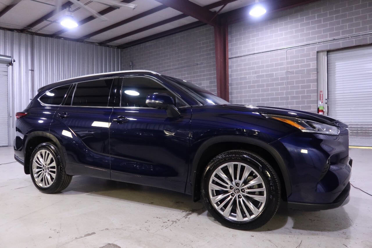 Used 2024 Toyota Highlander Platinum image 7