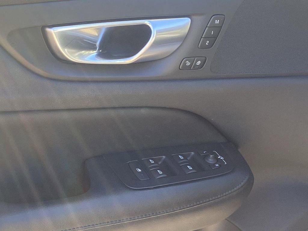 Used 2024 Volvo S60 B5 Core image 24