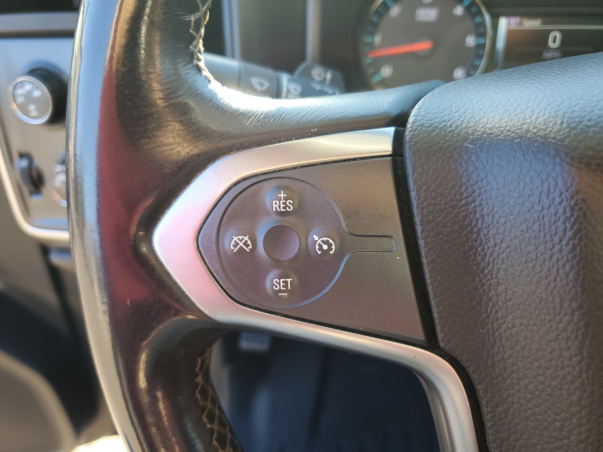 Used 2015 Chevrolet Silverado 1500 LT w/ LT Convenience Package AWD/4WD image 18