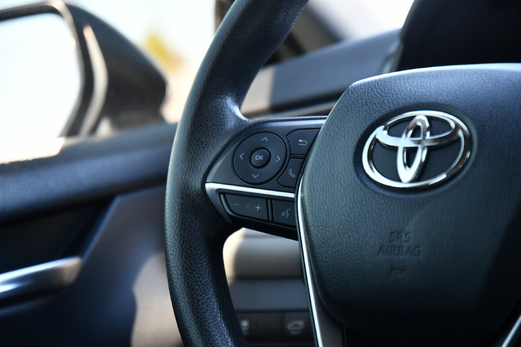 Used 2021 Toyota Camry LE w/ Convenience Package FWD image 30