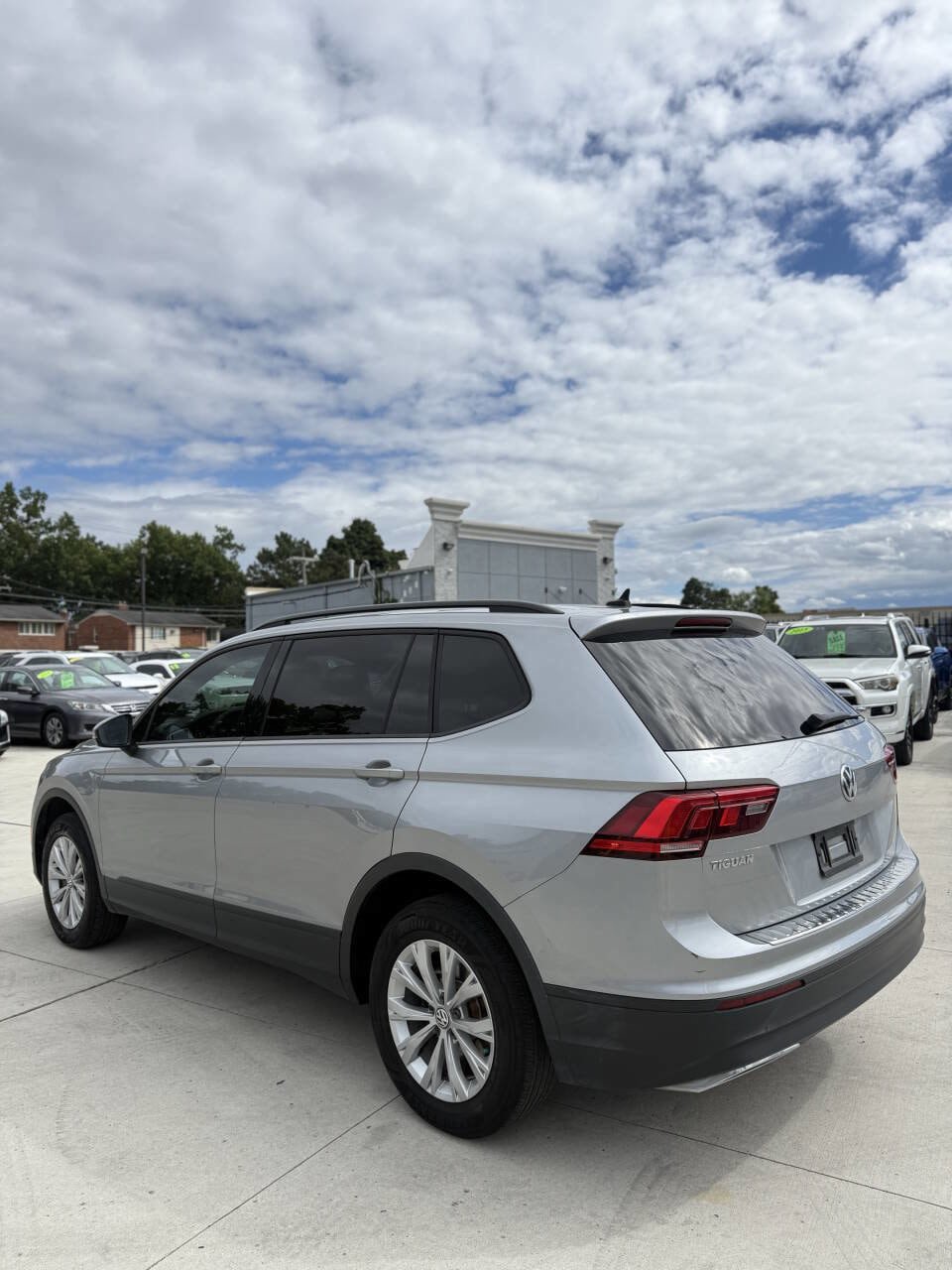 Used 2020 Volkswagen Tiguan S FWD image 4