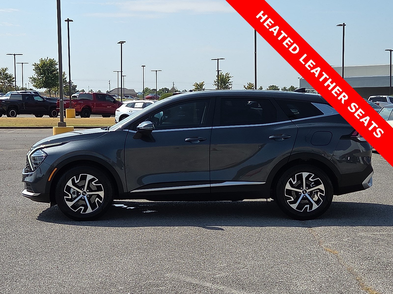 Used 2024 Kia Sportage EX FWD image 3