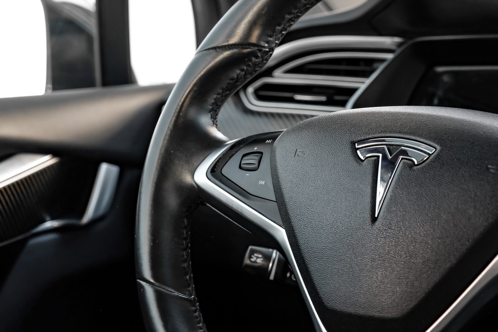 Used 2016 Tesla Model X 75D AWD/4WD image 16