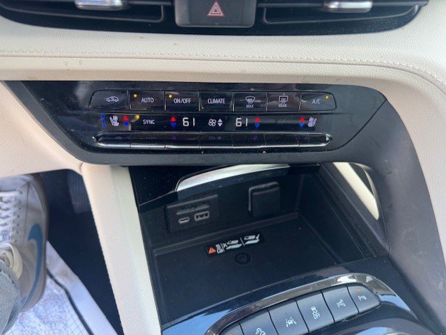 Used 2023 Buick Envision Avenir AWD/4WD image 23