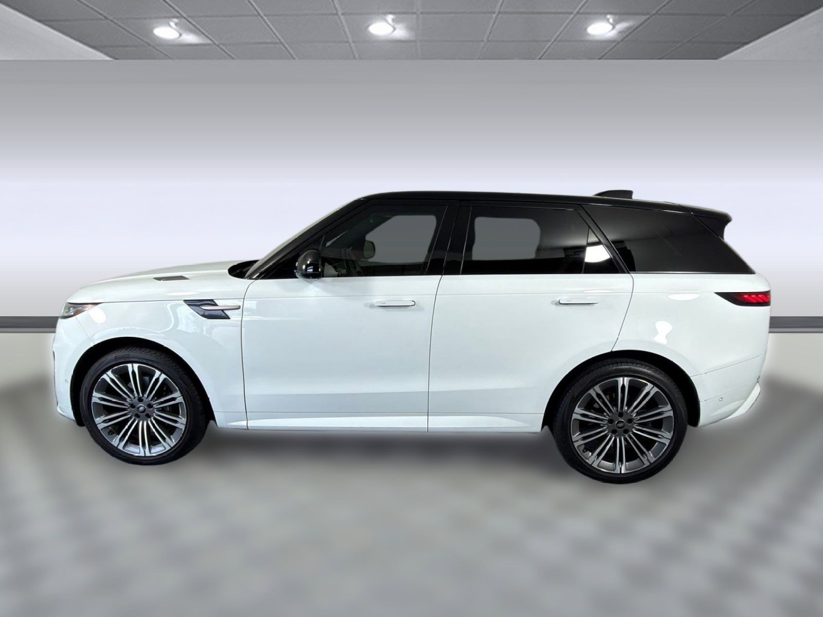 Used 2023 Land Rover Range Rover Sport SE Dynamic image 2