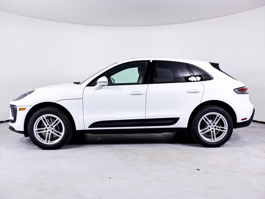 Certified 2025 Porsche Macan image 2