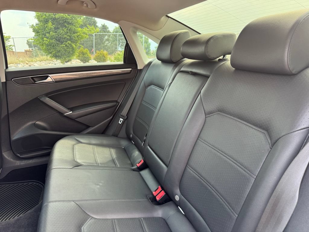 Used 2018 Volkswagen Passat 2.0T SE FWD image 8