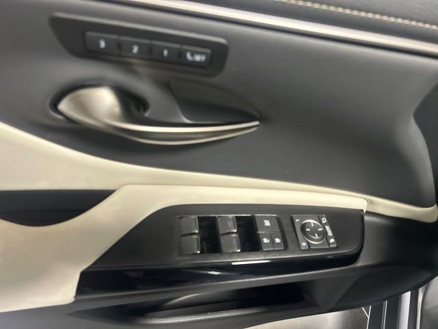 Used 2025 Lexus ES 300h w/ Premium Package FWD image 13
