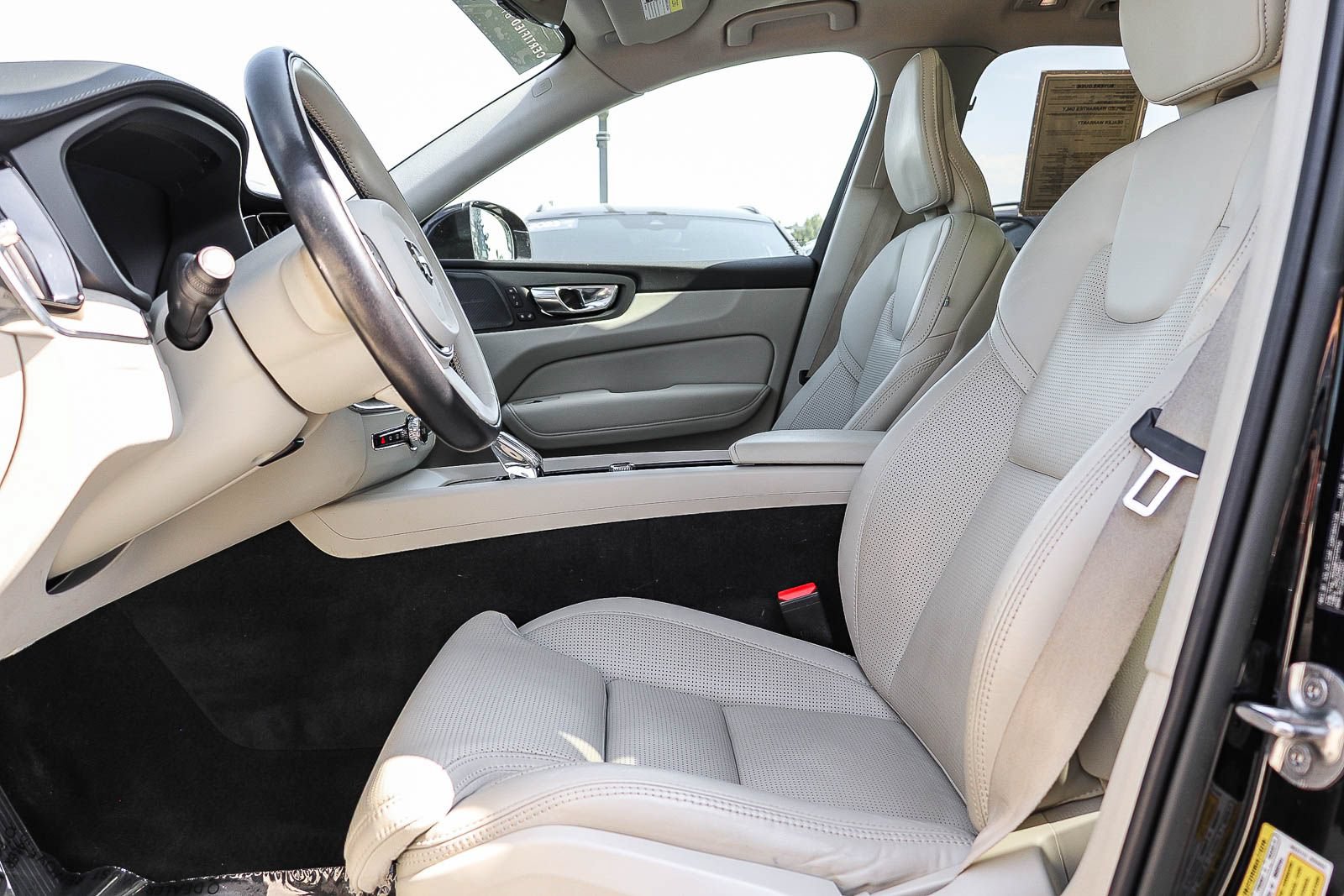 Used 2023 Volvo XC60 B5 Ultimate w/ Climate Package FWD image 18