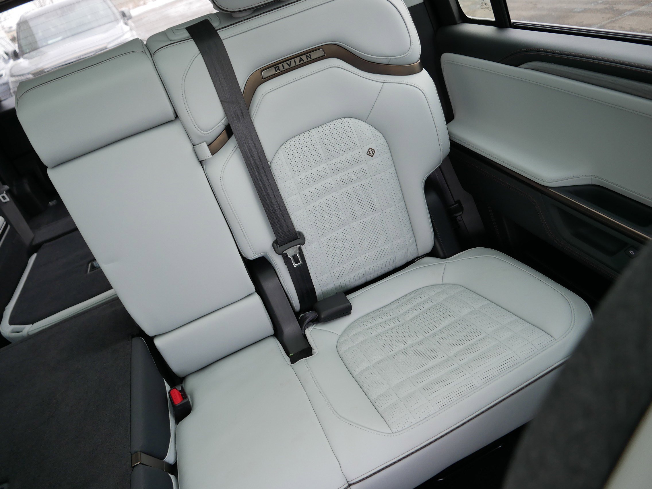 Used 2026 Rivian R1S Premium image 14