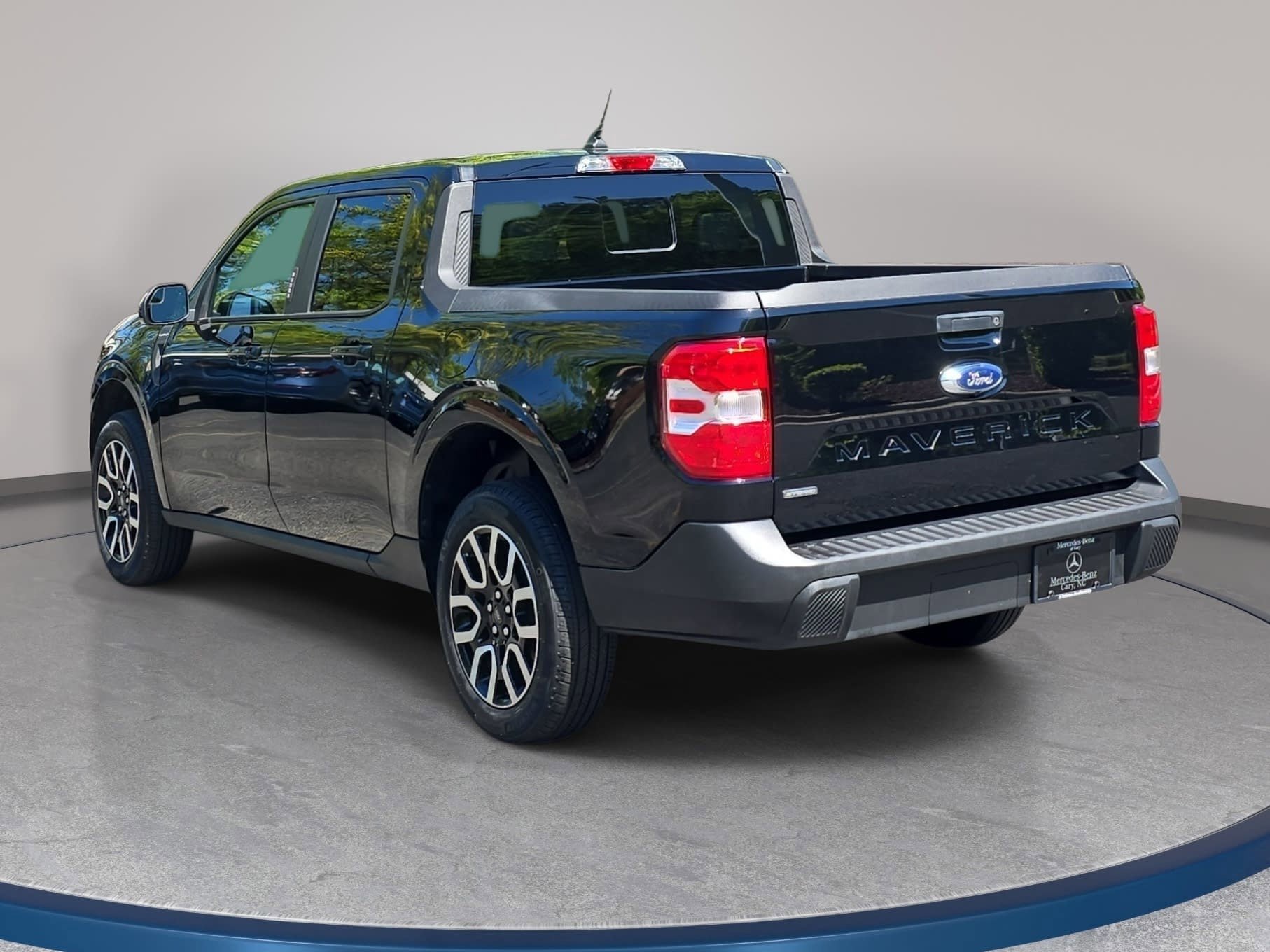Used 2023 Ford Maverick Lariat FWD image 7