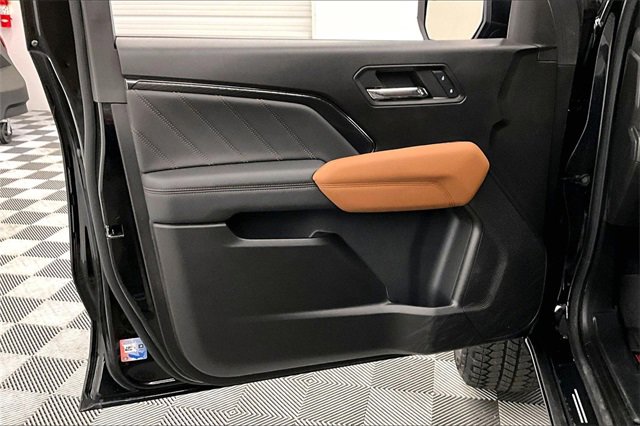 Used 2024 GMC Canyon AT4 w/ Canyon Safety Plus Package image 17