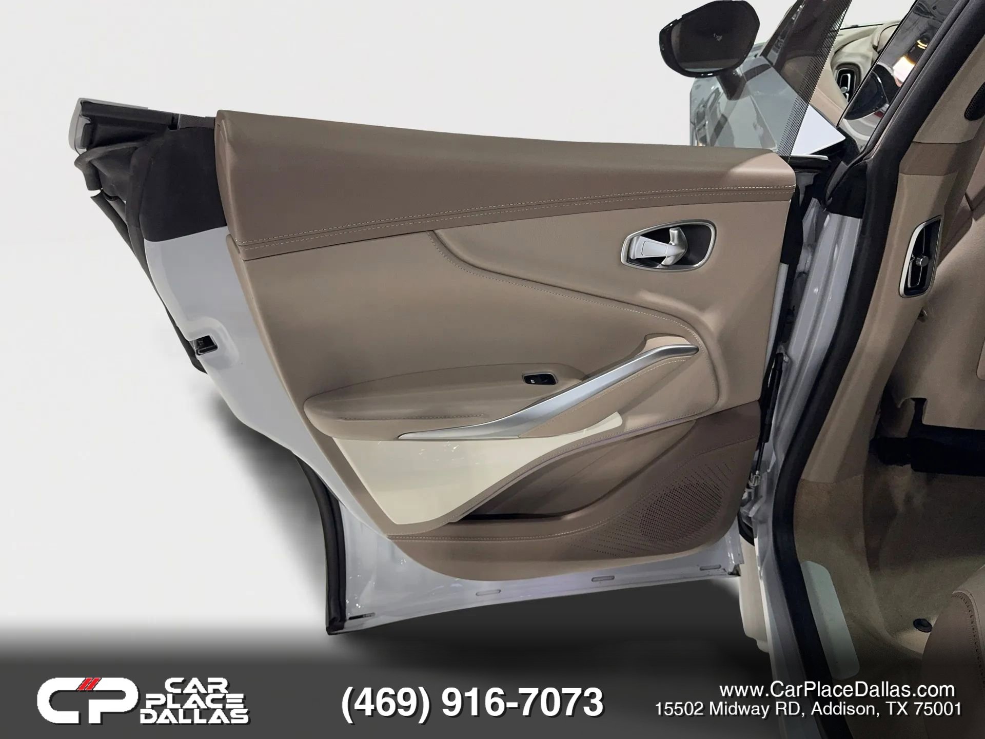 Used 2021 Aston Martin DBX image 23